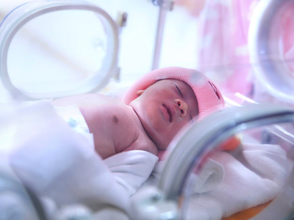 A baby girl in a hospital incubator. If your child was hurt in a birth injury, call Galligan Law in Des Moines.